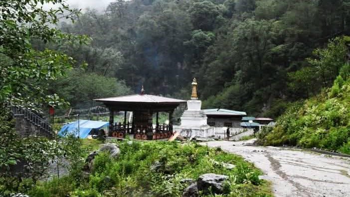 Gasa Hot Spring Tour3