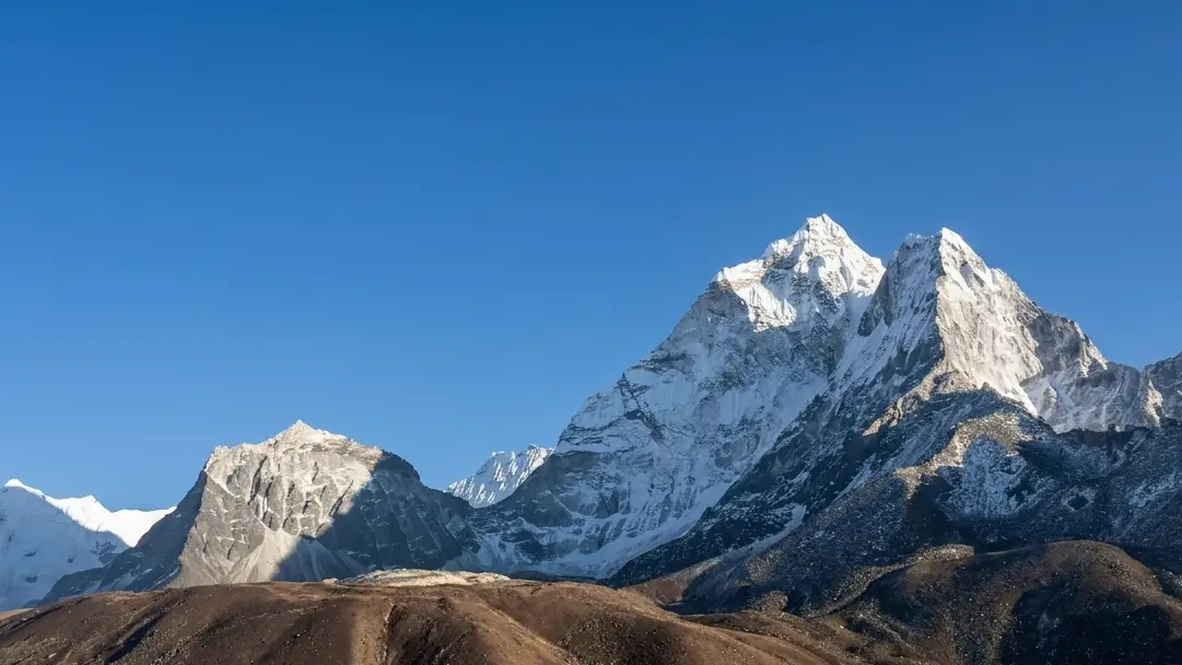 Everest High Pass Trek – Trekkers navigate rugged trails beneath snow-capped Himalaya