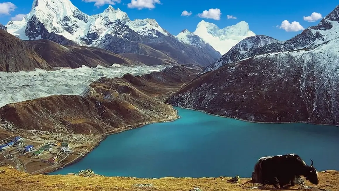 Breathtaking views of Gokyo Lake from the summit of Gokyo Ri