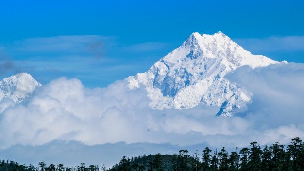 KANCHNJUNGA TREKKING