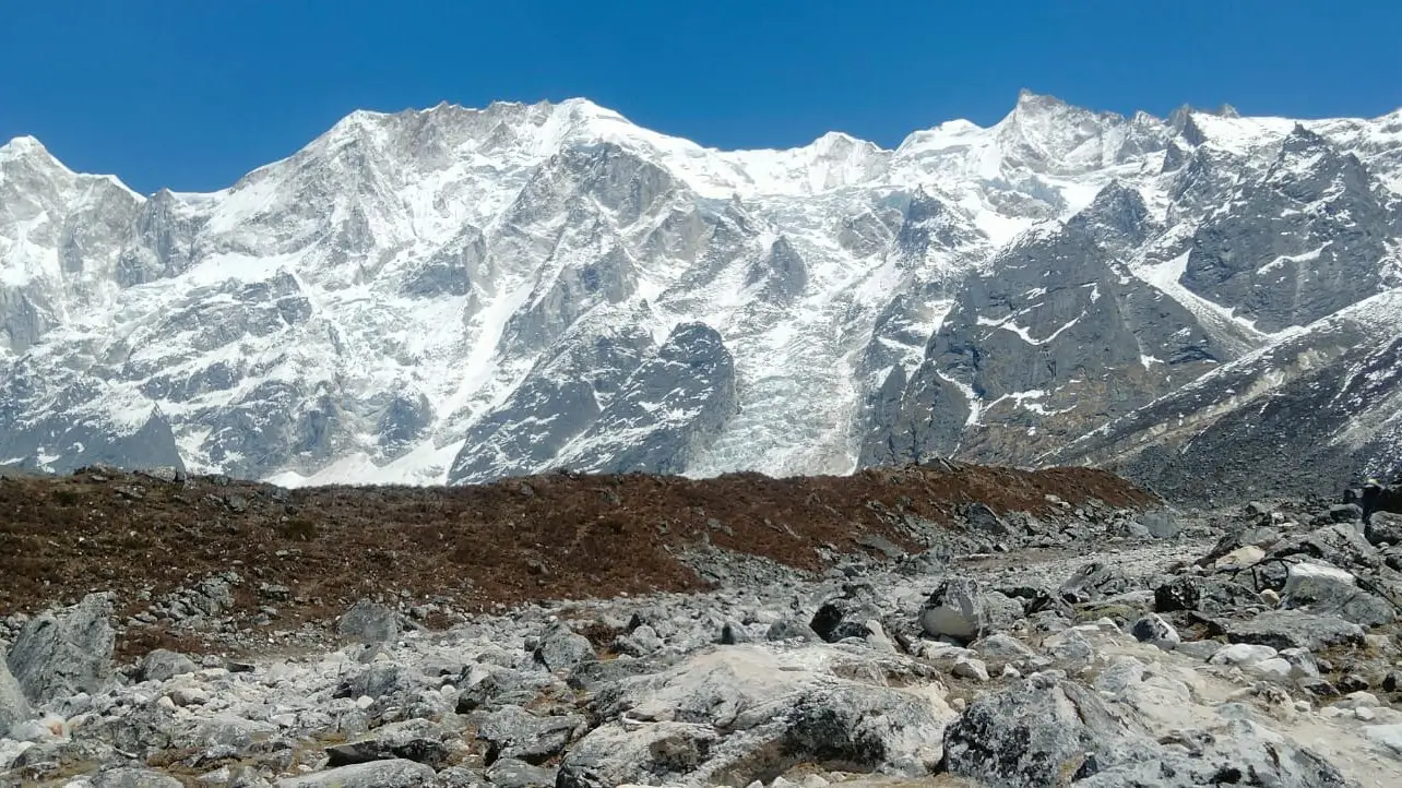 Manaslu Circuit trekking trail winding through scenic Himalayan landscapes in Nepal, an iconic mountain route for adventure trekkers.